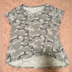 Maurice’s XL Camo T-Shirt